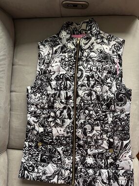 Women’s Black & White Floral Quilted Vest - Lightweight Sleeveless Coat